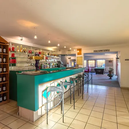 Aliotel Казер-сюр-Л'Адур